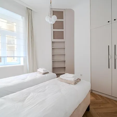 Apartment Wspolna Warsaw
